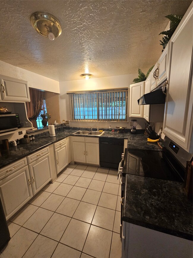 Photo - 15206 Flamingo Park