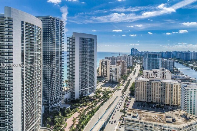 Building Photo - 1850 S Ocean Dr Unit 4202