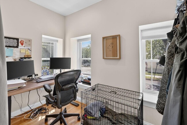 Photo - 660 Morton Pl NE