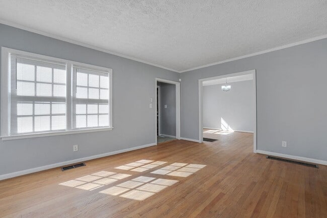 Photo - LOVELY 3/2 CASCADE HEIGHTS AREA