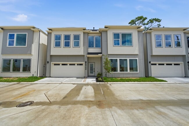 Building Photo - 8910 Knoll Leaf Dr