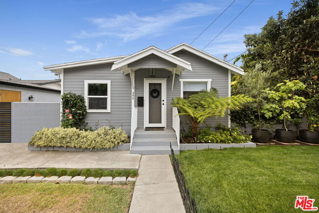 Building Photo - 306 W Plymouth St