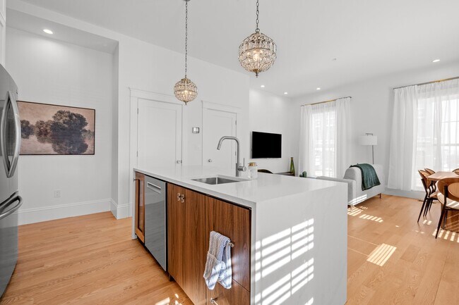 30 E Main St Unit 2