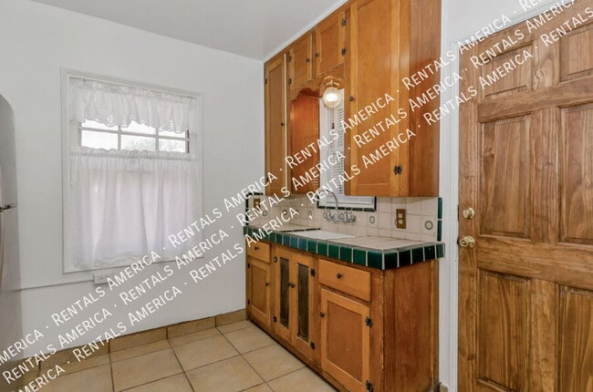 Photo - 1119 E Silver St