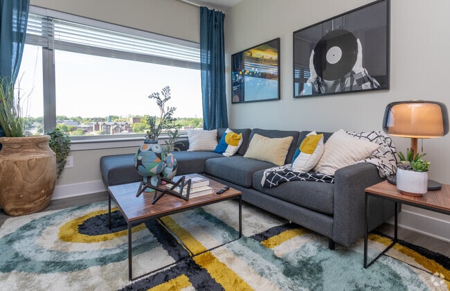 2BR, 2BA - 755 SF - Aspen Heights Towson- Student Housing