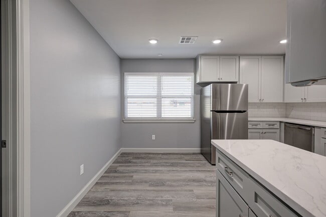 Photo - 1219 Leslie Ln