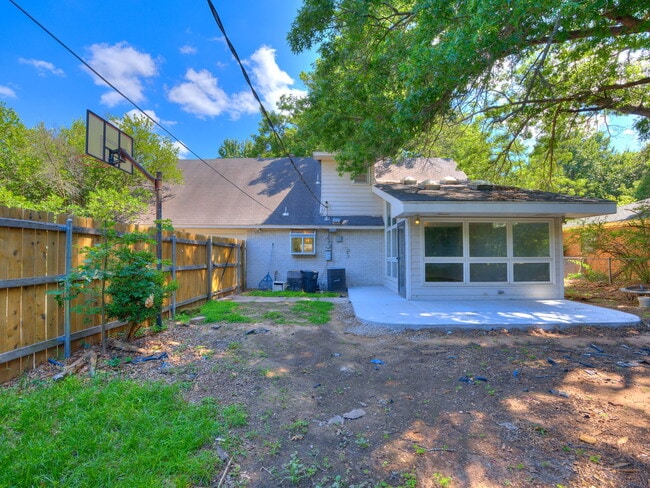 Photo - 1801 Aladdin St