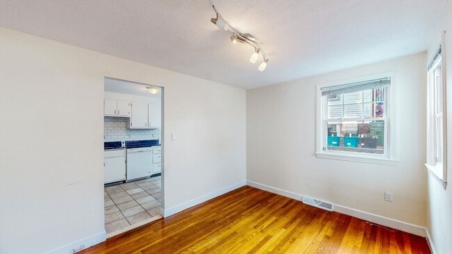 Photo - 17 King St Unit 2nd Flr
