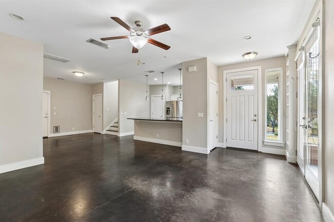 Photo - 3500 Robinson Ave