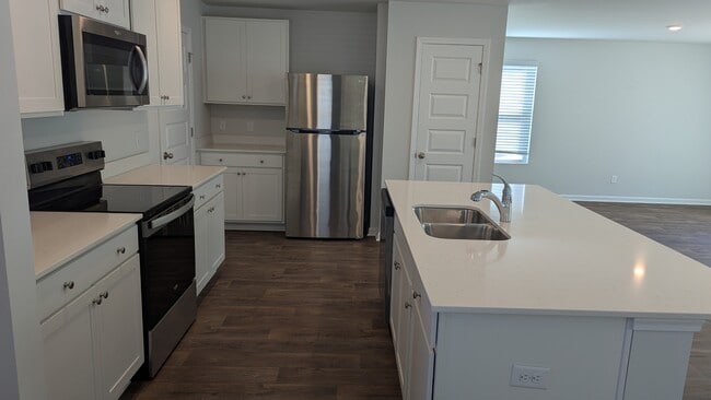 Photo - 140 Ponderosa Lp