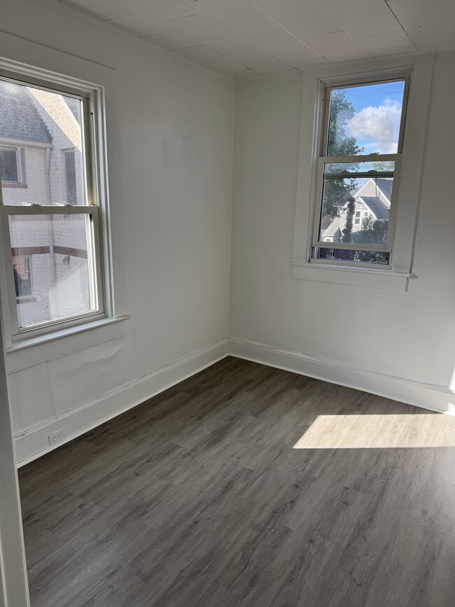 Bedroom 1 - 1918 E 123rd St Unit 4