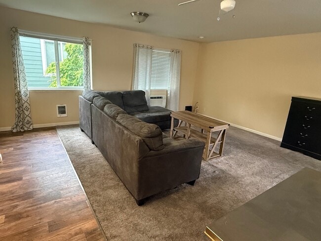 Building Photo - 1 NE Fairview Ave