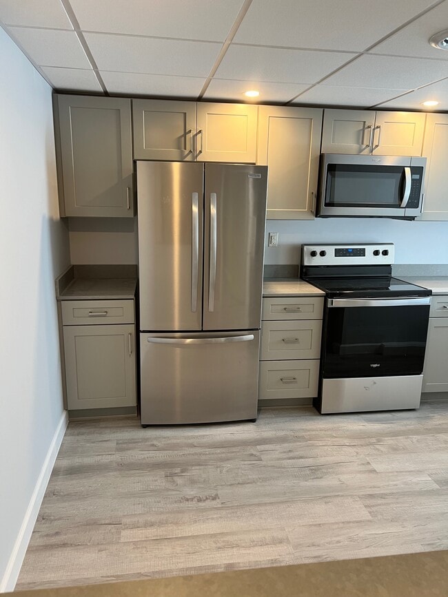 Building Photo - 410 Hillview Plz