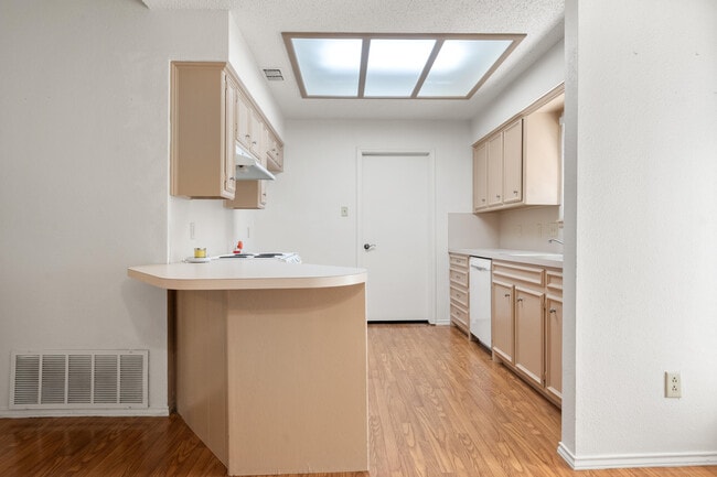 Photo - 3513 103rd St