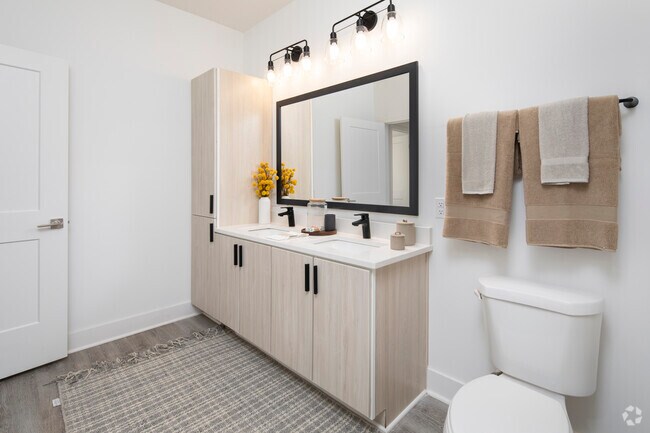 1 BR 1 BA, 819 SF