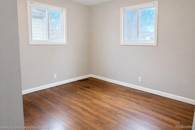 Photo - 1381 E Chesterfield St