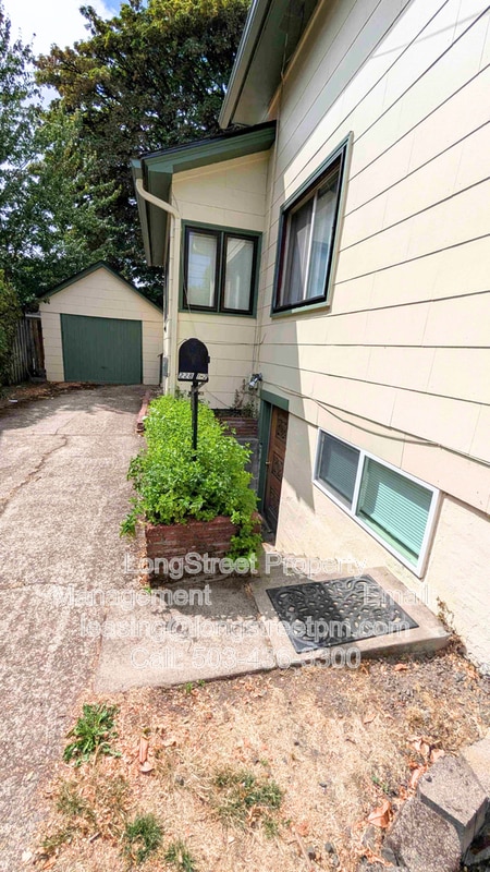 Photo - 228 NW 11th St