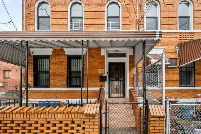 Photo - 611 Linwood St Unit 2nd Fl