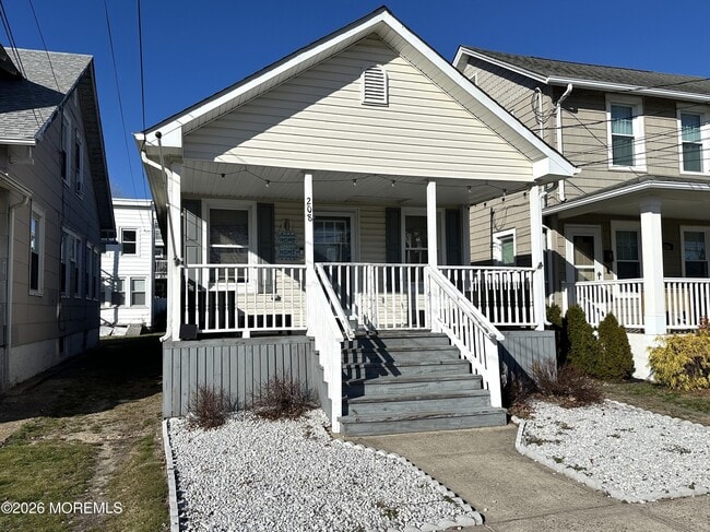 Photo - 208 15th Ave
