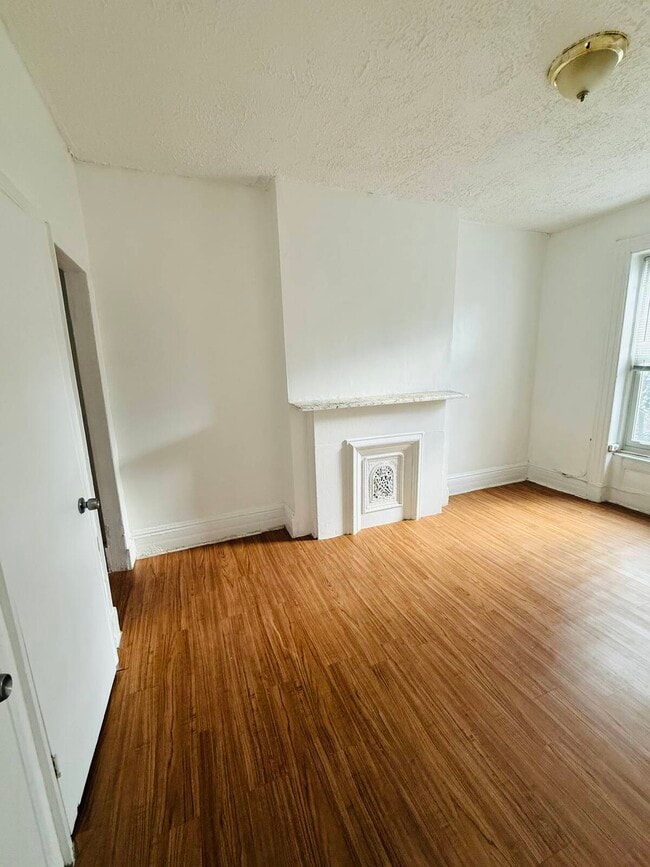 Building Photo - 734 Madison St