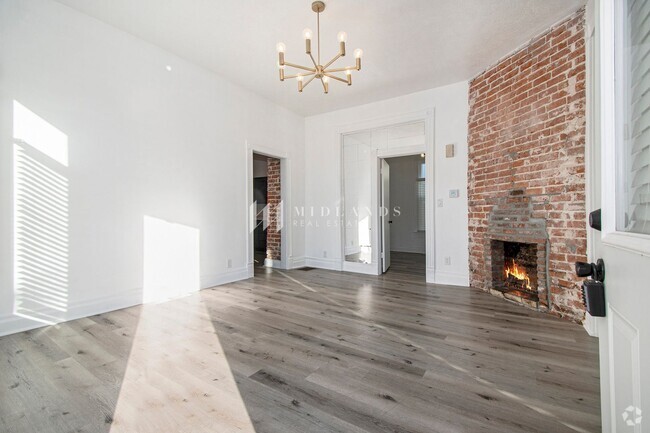 Building Photo - Beautifully Updated Duplex! Rental