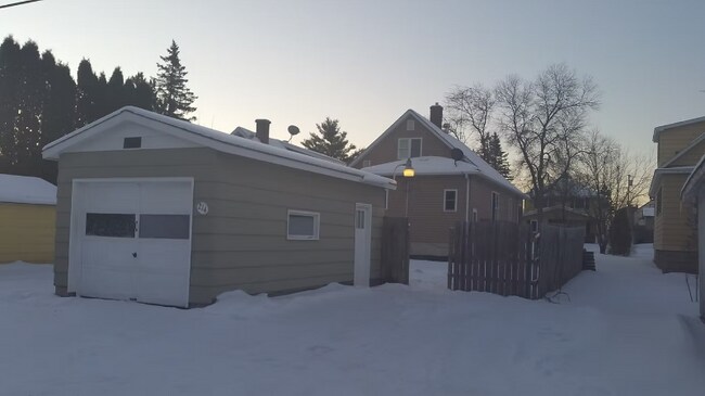 Photo - 214 6th St NW