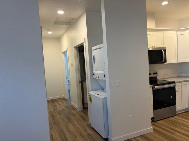 Photo - 1380 Saginaw St S Unit #1
