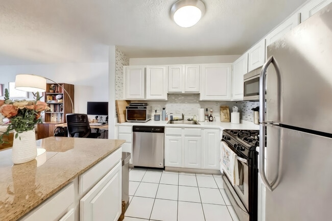 Photo - 545 N Dearborn St