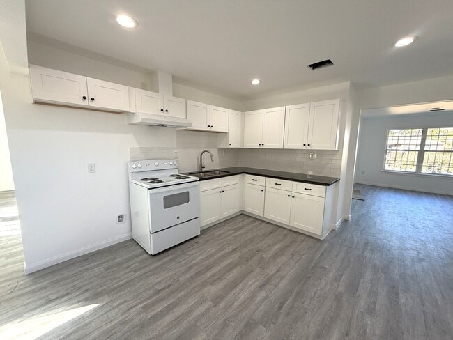 Photo - 7430 Claiborne St