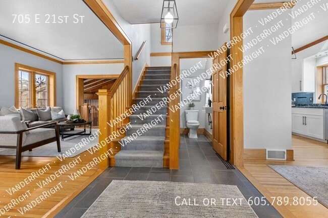 Building Photo - 705 E 21st St Rental