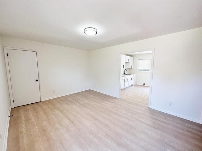 Building Photo - 815 Dana Pl