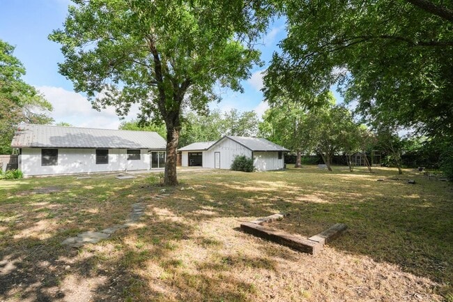 Photo - 413 Sun Bonnet Dr