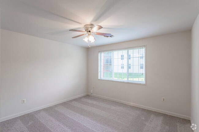 1 BR, 1 BA - 740 SF