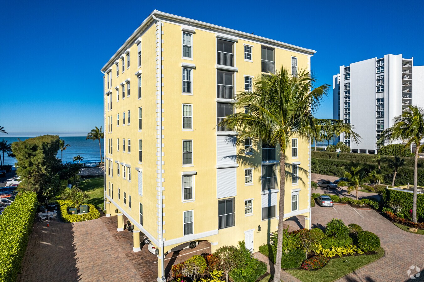 3483 Gulf Shore Blvd N - St. Croix Club Apartments