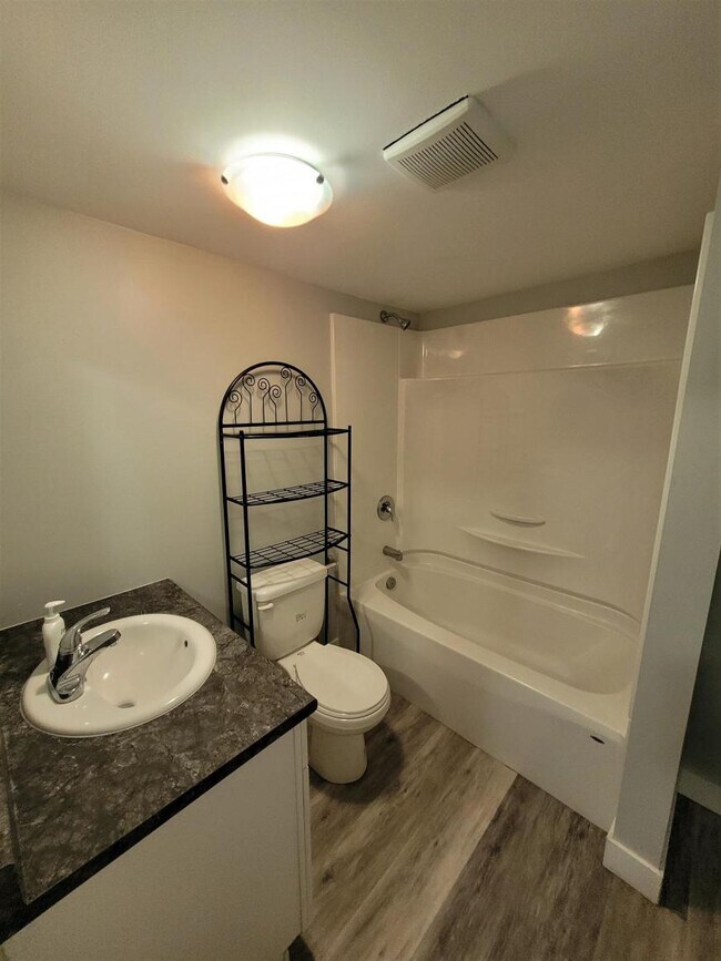 Photo - 2 bedroom in Prince George BC V2M 1J3