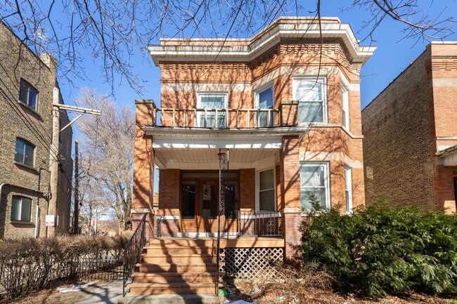 Photo - 2058 W Hutchinson St Unidad 2