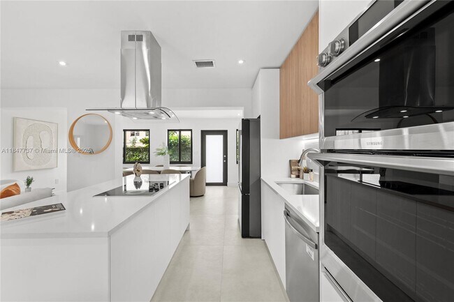 Photo - 8246 NE 2nd Ct