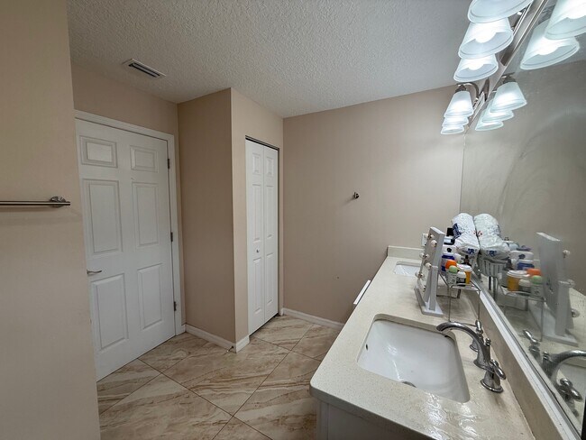 Photo - 1355 25th Ave E
