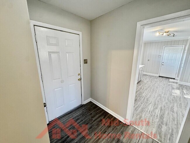 Photo - 954 E Holmes Rd