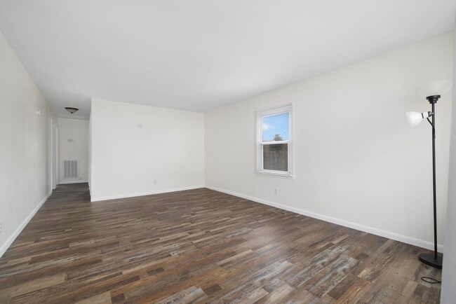 Photo - 1002A Circle Dr