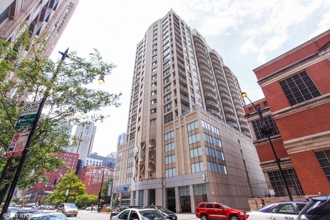 Building Photo - 600 N Dearborn St Unit 806