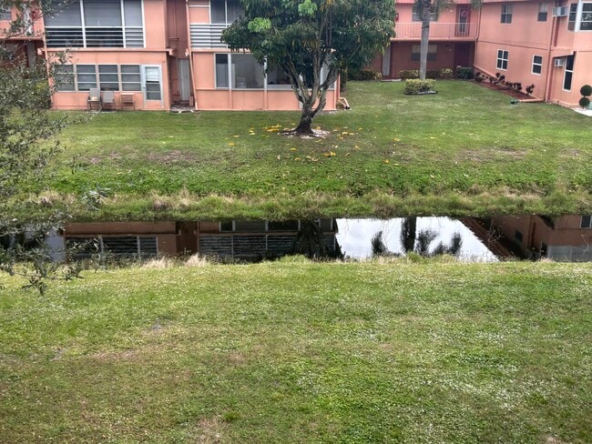 Building Photo - 596 Saxony M Unit 596