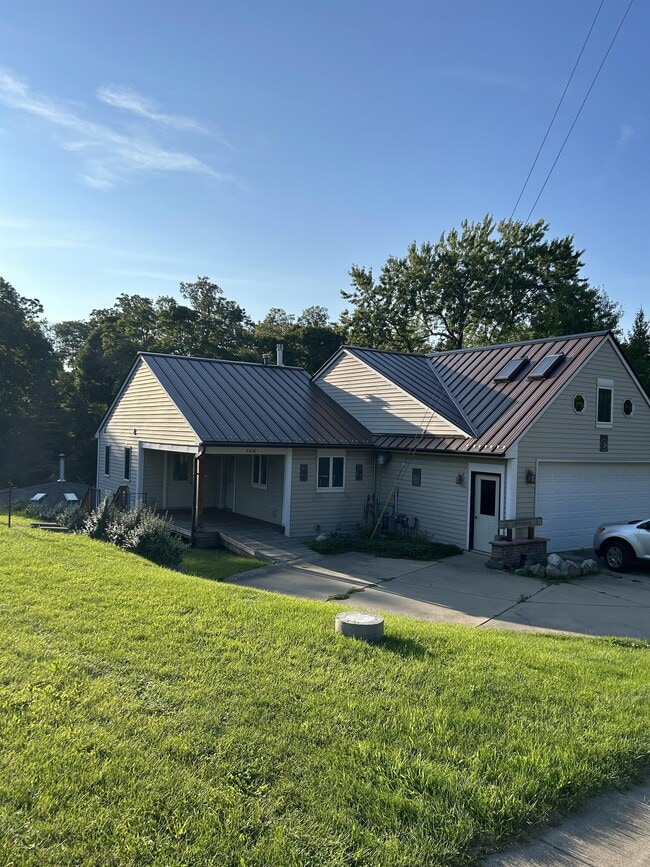 Photo - 108 S Park St