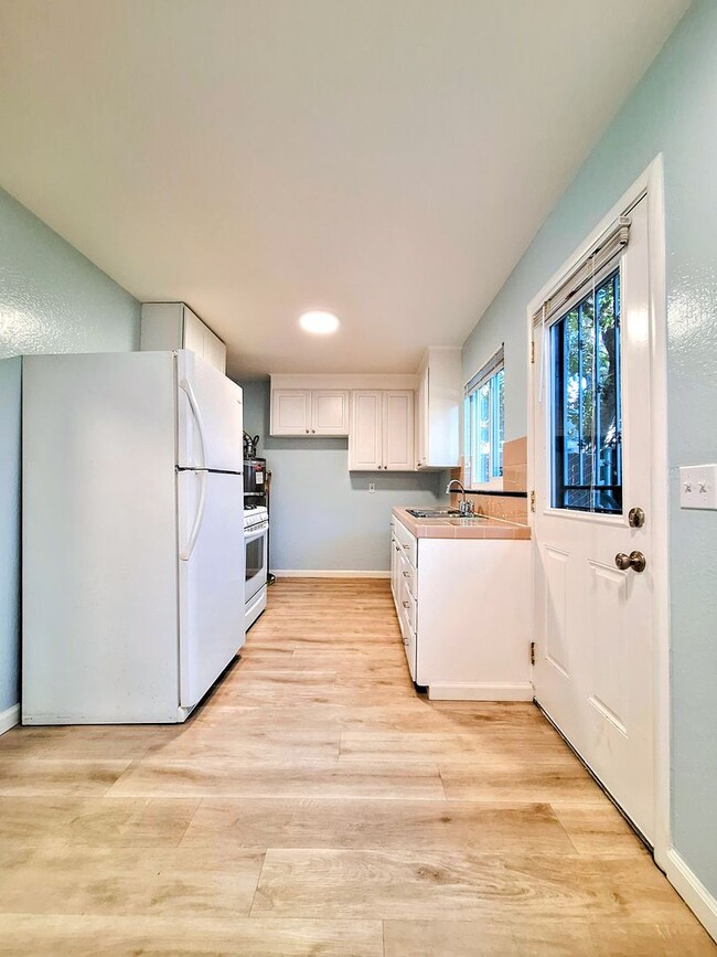 Building Photo - TOPE45-47 Unit 147 #2 Rental
