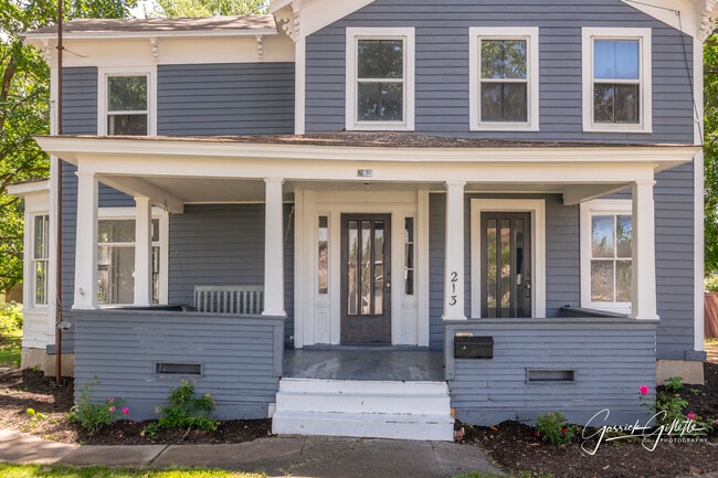 Photo - 213 N Main St