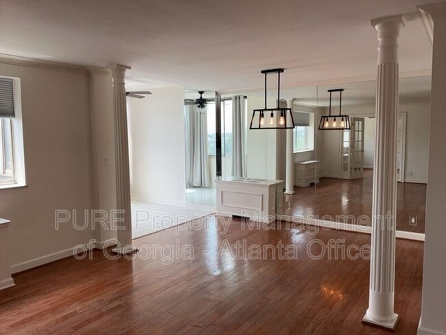 Building Photo - 215 Piedmont Ave NE Unit Apt 1206