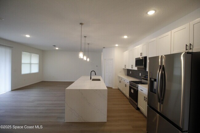 Photo - 432 Garvey Dr SW