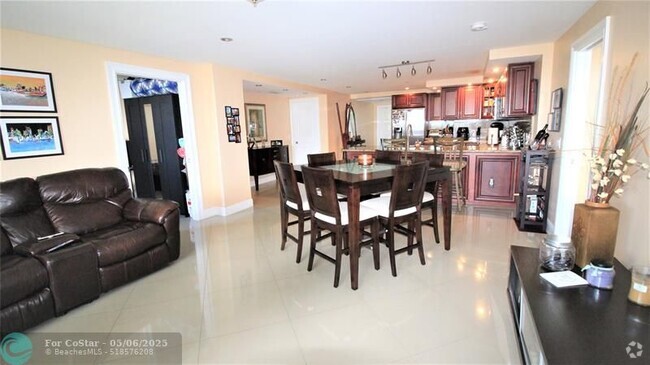 Building Photo - 3499 Oaks Way Unit 909 Rental