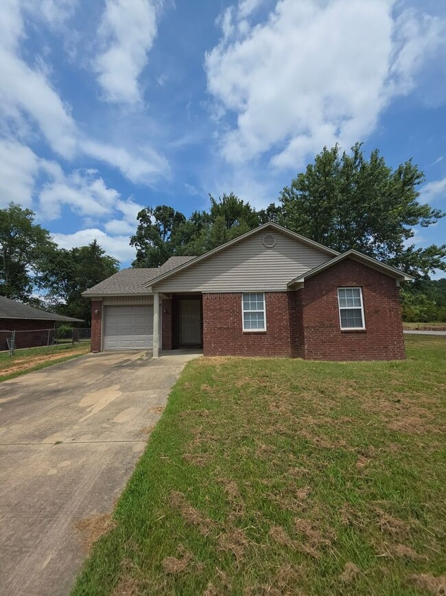 Building Photo - 102 Willow Creek Dr Rental