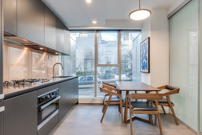 Photo - 1480 Howe St